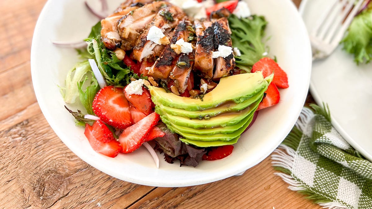Unlock Flavor: Grilled Chicken, Sun Dried Tomato & Avocado Salad